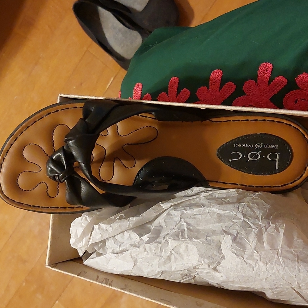 Born Concept Hanna Sandal. Brand new size 11